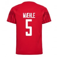 Camisa de Futebol Dinamarca Joakim Maehle #5 Equipamento Principal Mundo 2022 Manga Curta